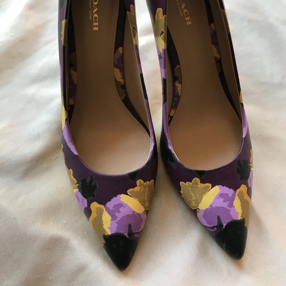 Leather floral print heels